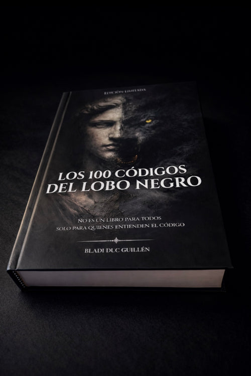 Edición Tapa Dura Original Importada Los 100 Códigos del Lobo Negro – Edición Oficial en Perú